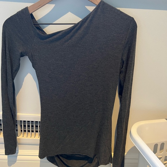 Bailey top with side ruching - Picture 2 of 3